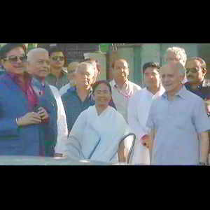 नामी कुकुर अपना मालिके का बिछवना पर मूतेला