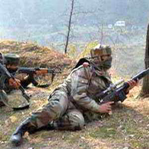 कश्मीर मुठभेड़ में विदेशी समेत तीन गो आतंकी मरइले