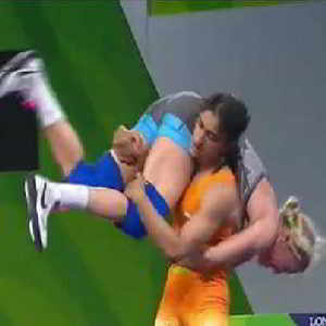 विनेश आ सुमित जीतली स्वर्ण, साक्षी के मिलल कांस्य