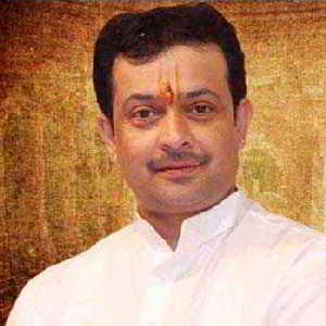 हालात से हार गइल आध्यात्मिक सन्त भय्यू महाराज अपना के गोली मरलन