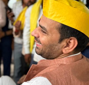 हरियर से पीयर, पीयर सेे भगवा