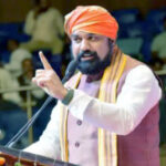 ऊँट के चोरी निहुरे-निहुरे