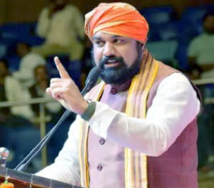 ऊँट के चोरी निहुरे-निहुरे